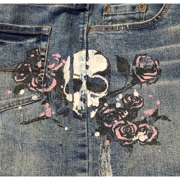 Vintage Angel Kiss Women's Denim Skull Goth Punk‎ Rock Hand Painted Skirt Size 7 - Picture 3 of 7